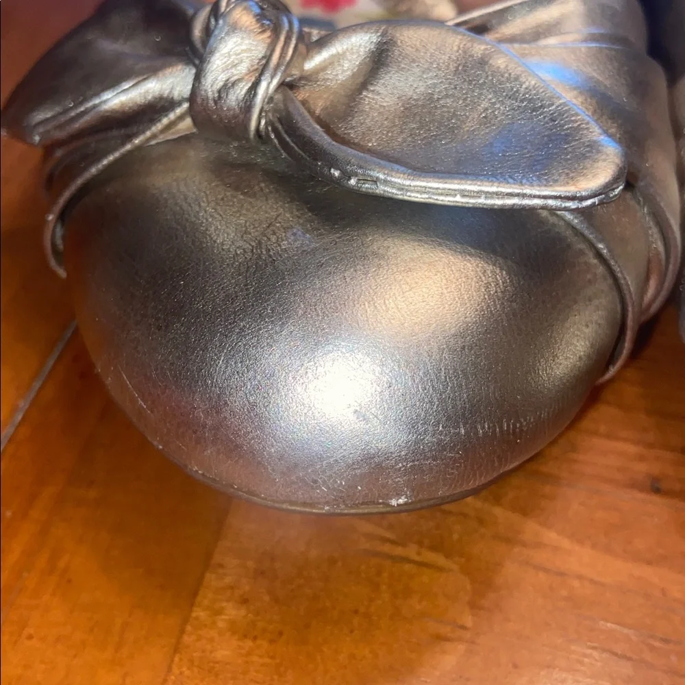 Born Molly Gold Bow Round Toe Leather Ballet Flats Metallic Slip On size 8.5